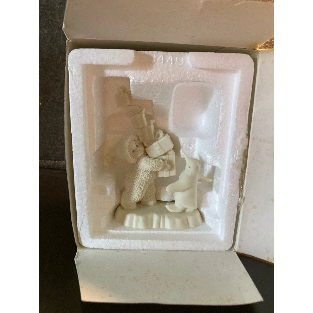 Department 56 Snowbabies I Have Lots To Give Figurine Penguin Gifts 56.68114